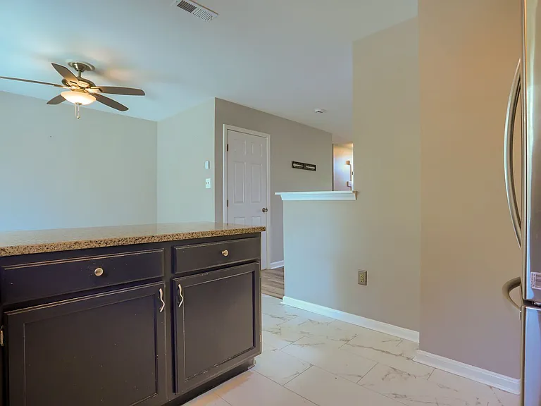 618 Milford Ct — Photo 6