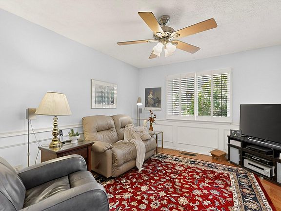 5th image of 4709 Glenwood Hills Dr NE