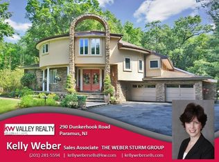 290 Dunkerhook Rd, Paramus, NJ 07652
