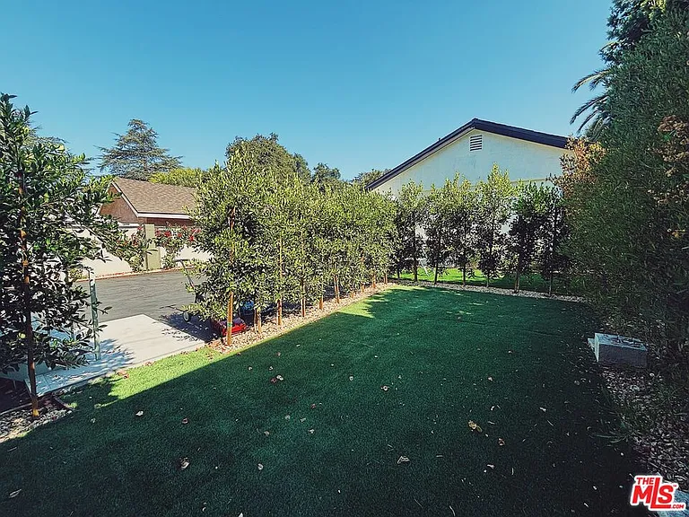 713 Devirian Pl — Photo 21