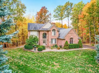 3601 Orion Oaks Dr, Lake Orion, MI 48360