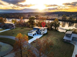 5 Sowbug Cir, Cotter, AR 72626