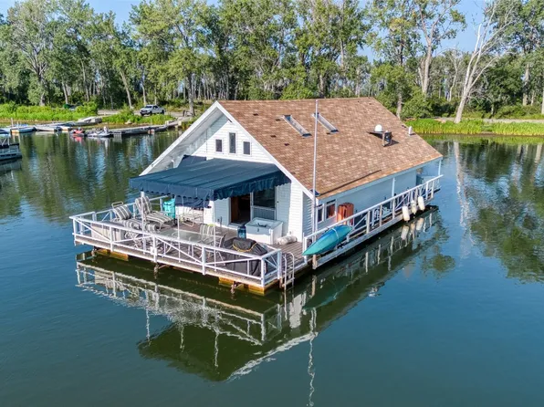 4 Horseshoe Pond, Erie, PA 16505