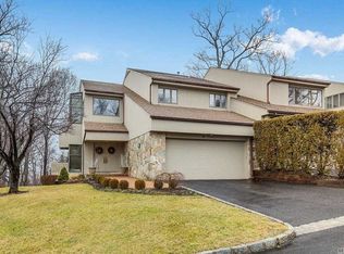 8 Bluff Rd, Glen Cove, NY 11542