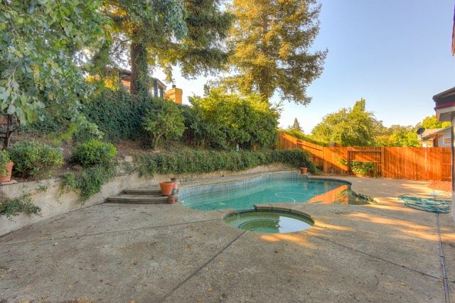2nd image of 5655 Blackrock Rd