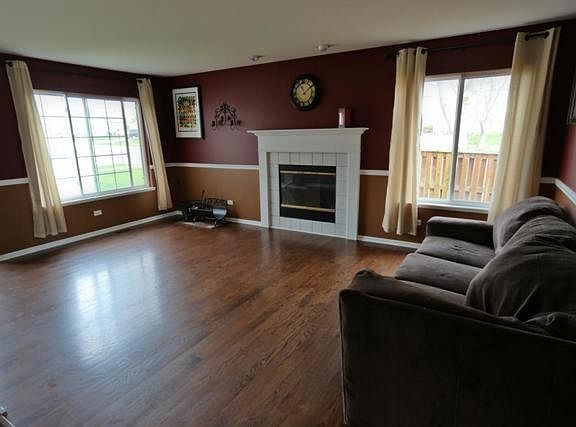 3rd image of 902 Donnelly Pl