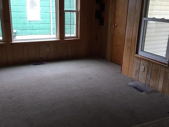 5th image of 260 E Park St