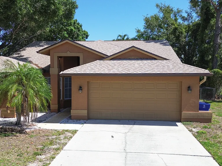 9511 Cypress Dr N — Photo 4