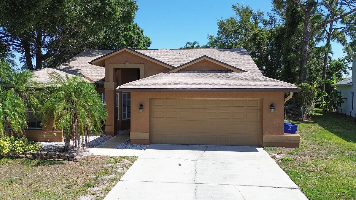 Building Photo - 9511 Cypress Dr N