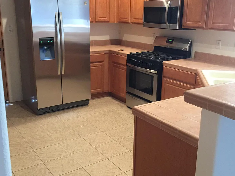 7315 Via Contenta NE — Photo 2