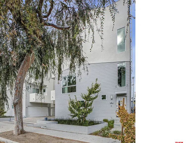 10907 Otsego St — Photo 3