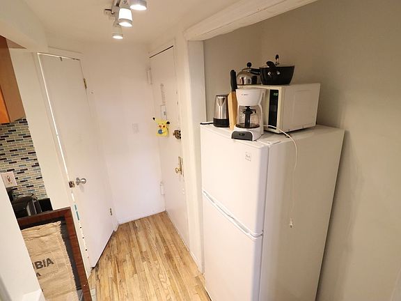 5th image of 344 E 49th St #B6