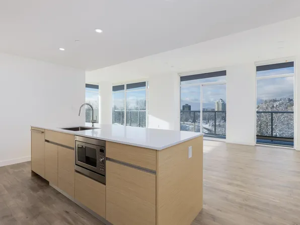 200 Klahanie Ct #1106, West Vancouver, BC V7P 3P5
