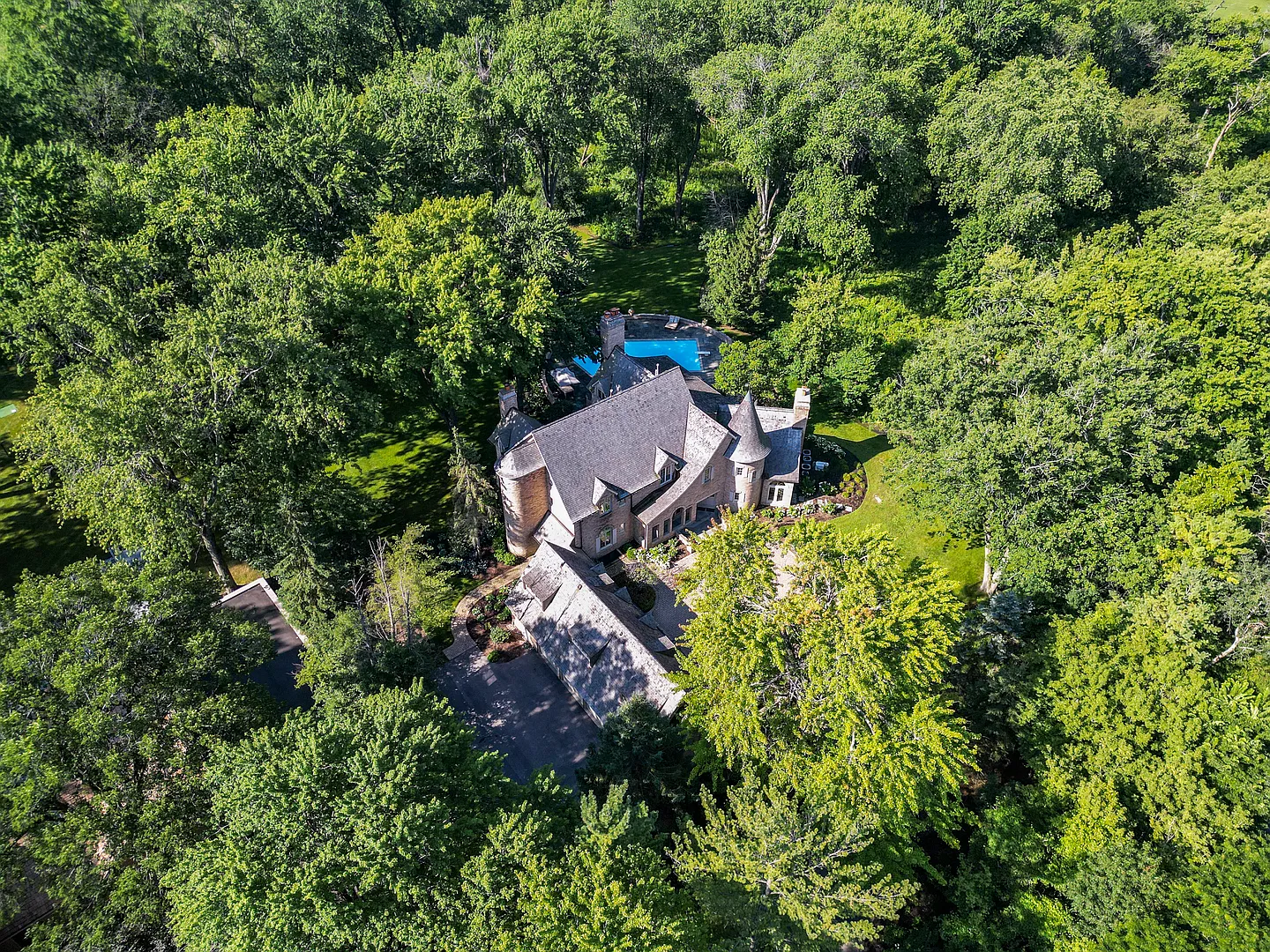 7 bed, 7.5 bath, 8135 sqft, $25,000 — Photo 2