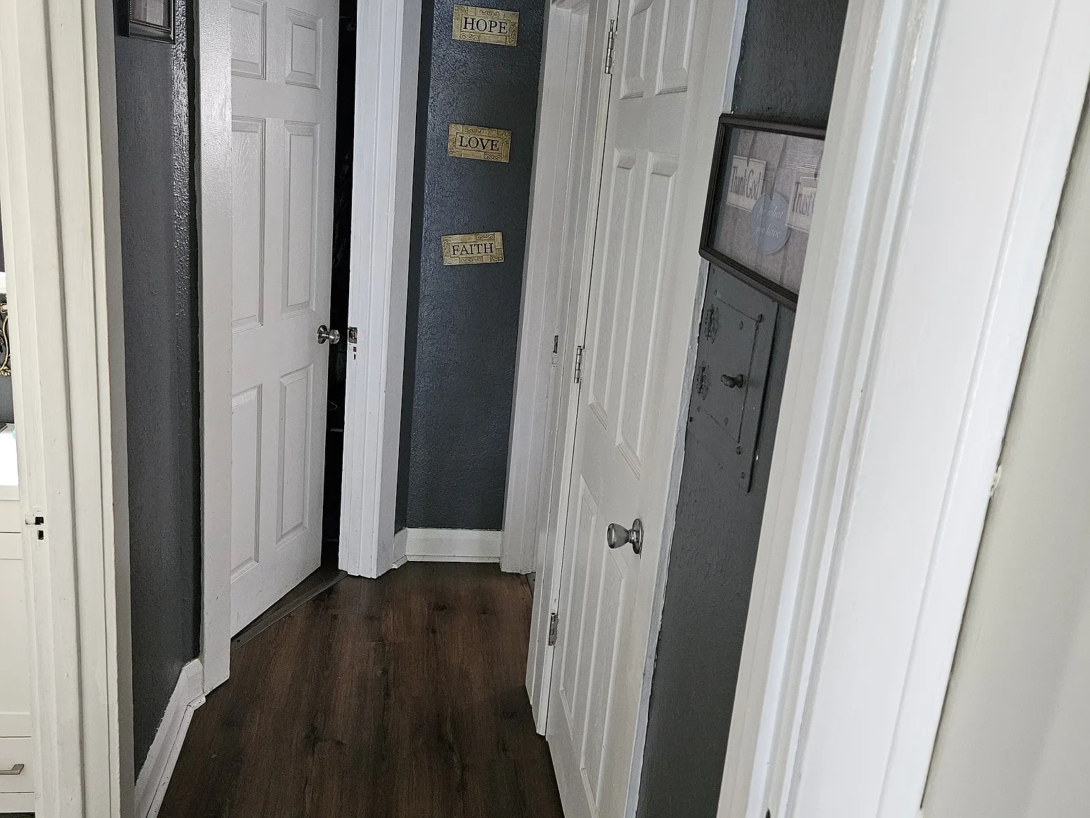 2 bed, 2400 sqft, $1,100 — Photo 2
