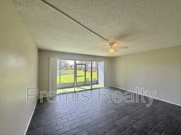 200 Country Club Dr #104-1, Largo, FL 33771