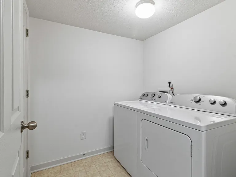 12683 White Chapel Cir — Photo 14