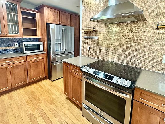3rd image of 1021 Mitchell Rd