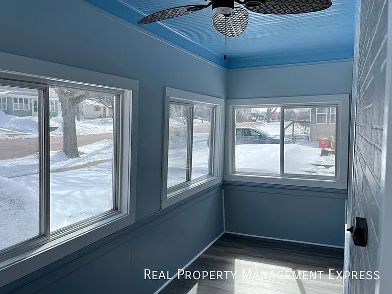 115 S Grange Ave — Photo 2
