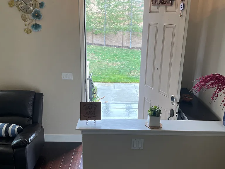 353 Esfahan Ct — Photo 17