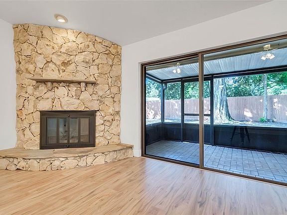 4th image of 3136 Foxwood Dr