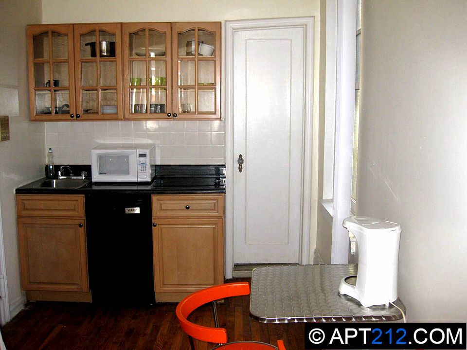 2nd image of 249 E 52nd St APT 2C