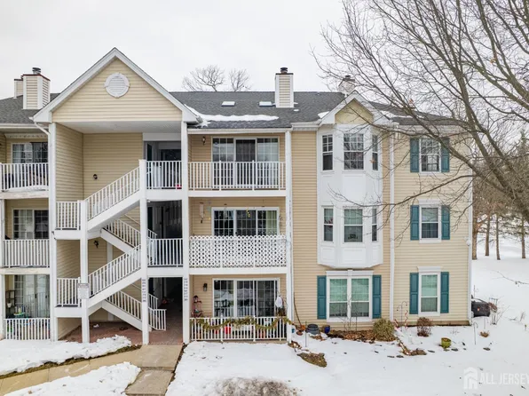 318 Wimbeldon Ct, North Brunswick, NJ 08902