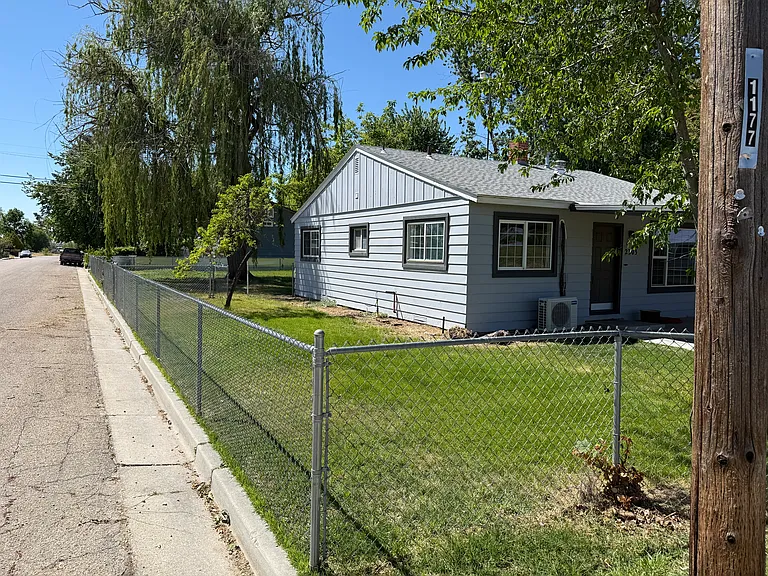 2303 Hird Ave — Photo 3