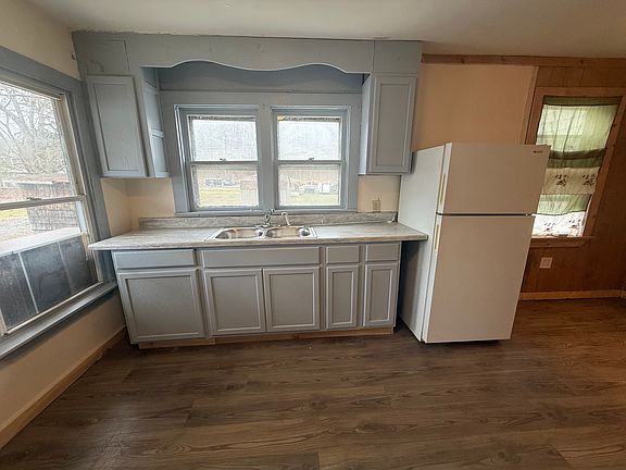 2nd image of 707 Main St #4