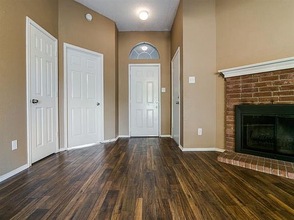 3rd image of 332 Cresthaven Dr