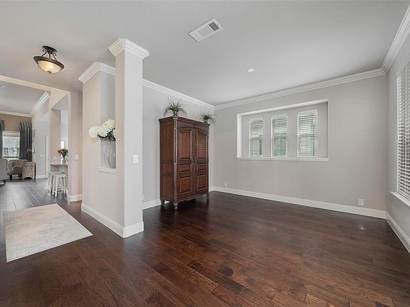 5th image of 1009 Tarragon Dr