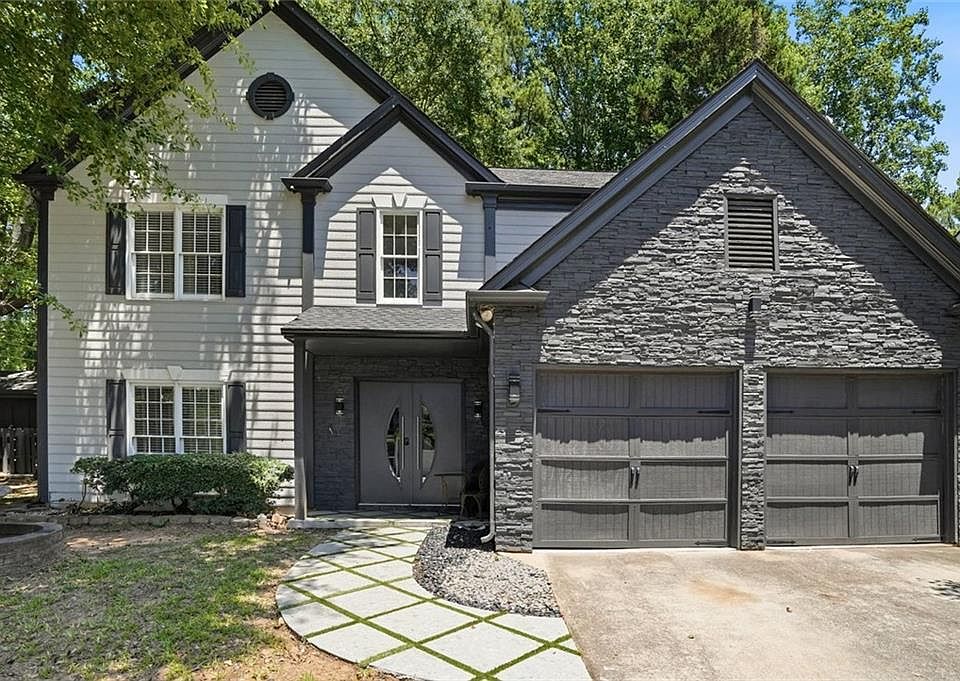 1st image of 895 Eagle Creek Dr NW