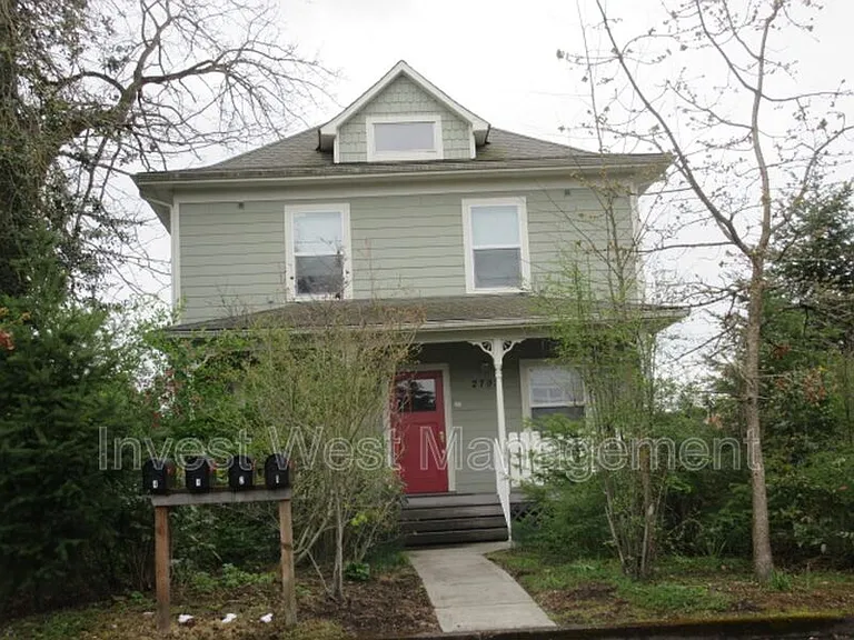 2703 E 8th St #1 — Photo 2