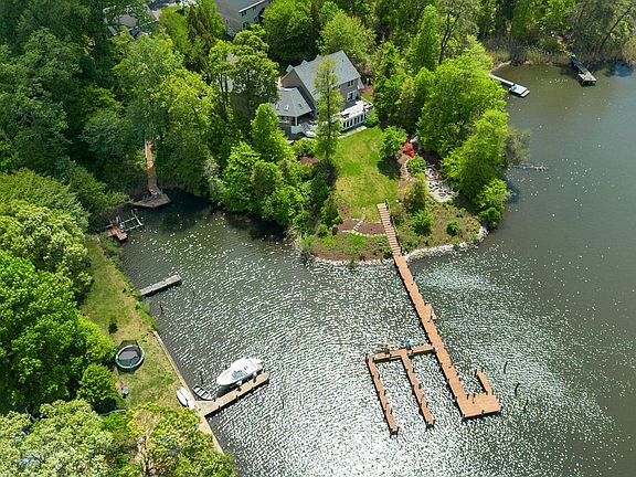 2nd image of 798 Creek View Rd