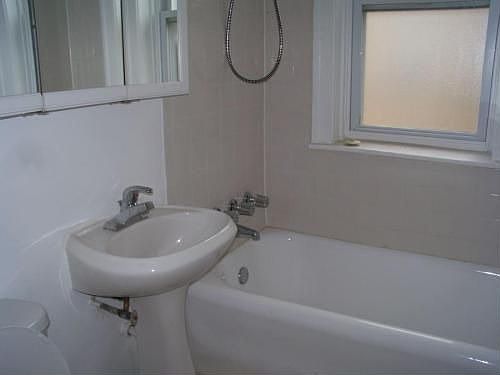 4th image of 6454 N Claremont Ave APT 1