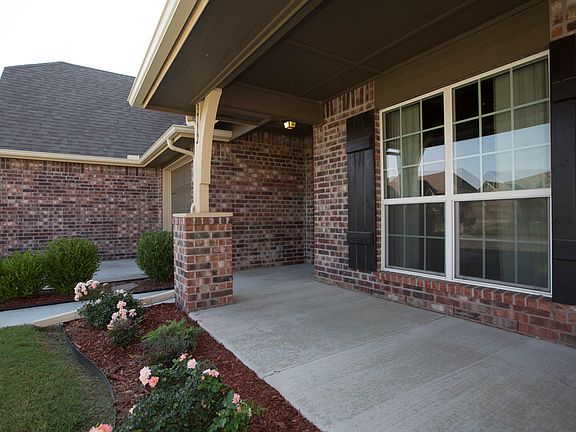 Well Manicured Lawn & Covered Porch
