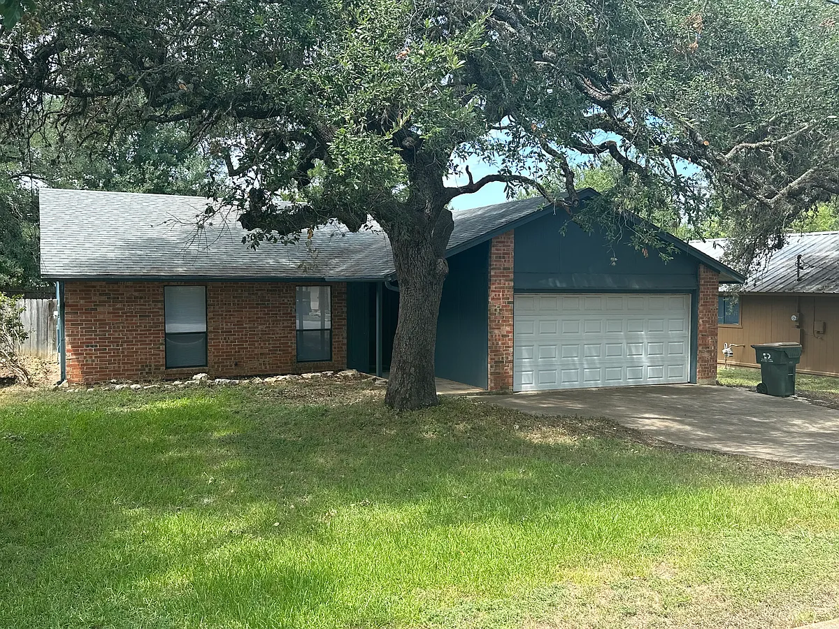 Front of house - 2027 Castle Gate Cir