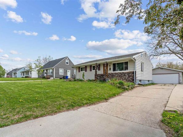 1719 Arizona Ave NE, Cedar Rapids, IA 52402