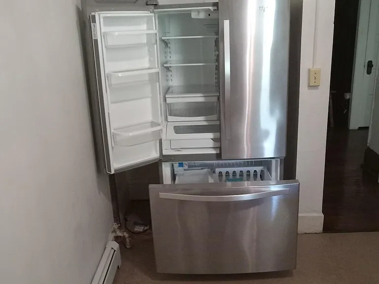 Apt 3 - 3 door refrigerator