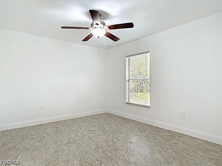 18522 Robinson Ave — Photo 24