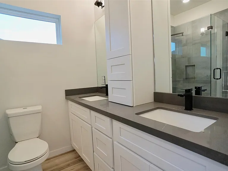 1711 Summer St — Photo 12