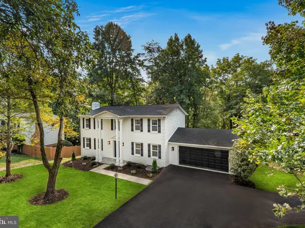 9817 Bridleridge Ct, Vienna, VA 22181