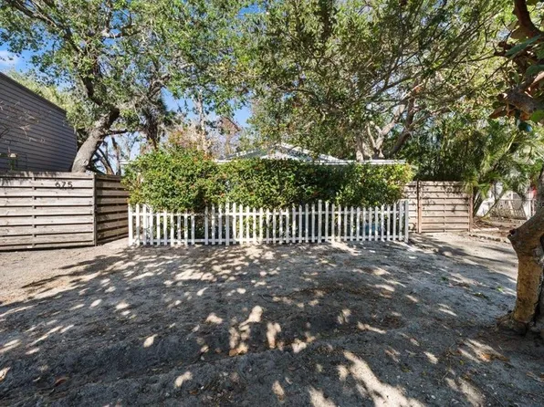 675 Avenida Del Norte, Sarasota, FL 34242