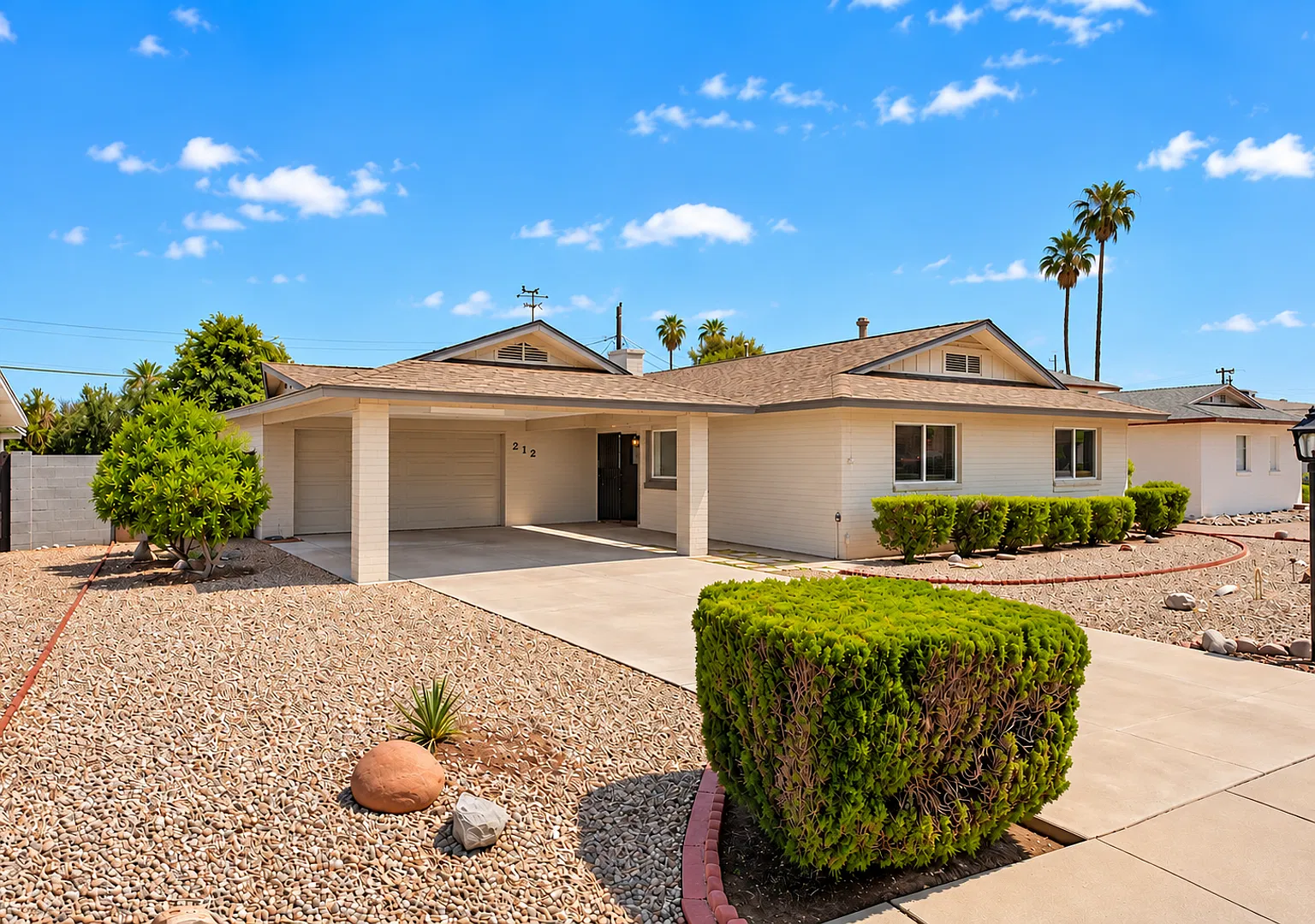 Free Rent Off 1st Months Rent Interested Remodeled Tempe Home 4br/2ba — Photo 1