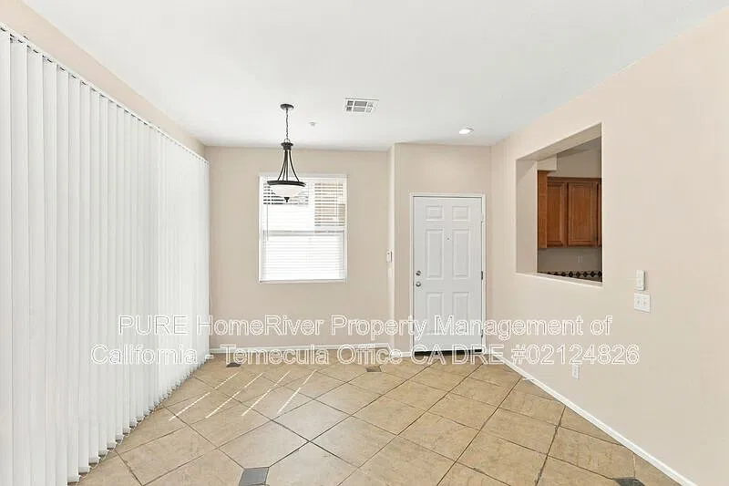 3 bed, 2.5 bath, 1387 sqft, $2,895 — Photo 4