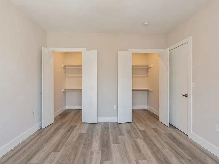 6108 Hudson Ave — Photo 4