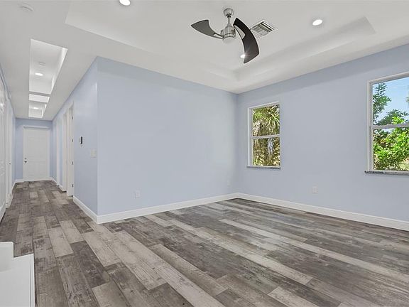 2nd image of 2977 4TH AVENUE SE