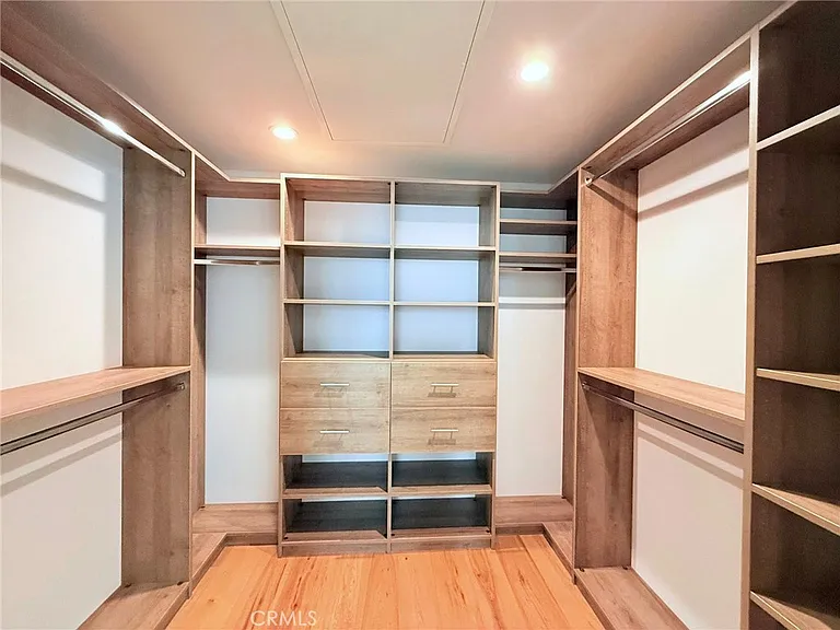 1729 S Barrington Ave #3 — Photo 12