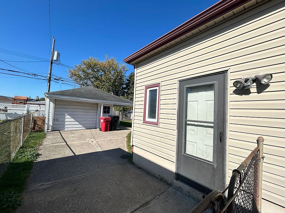 2nd image of 29731 Rosemont St