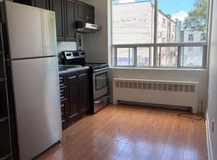 2887 Saint Clair Ave E #2, Toronto, ON M4B1N4